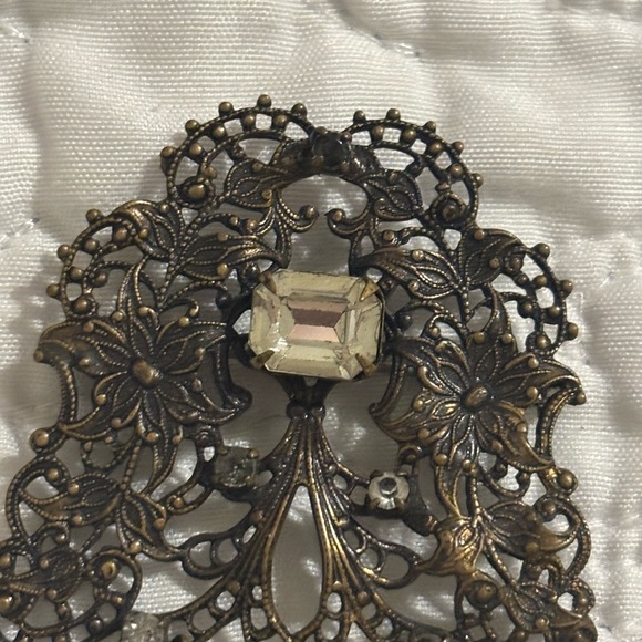 Vintage Brooch with waterfall Crystal Accents - Picture 4 of 5